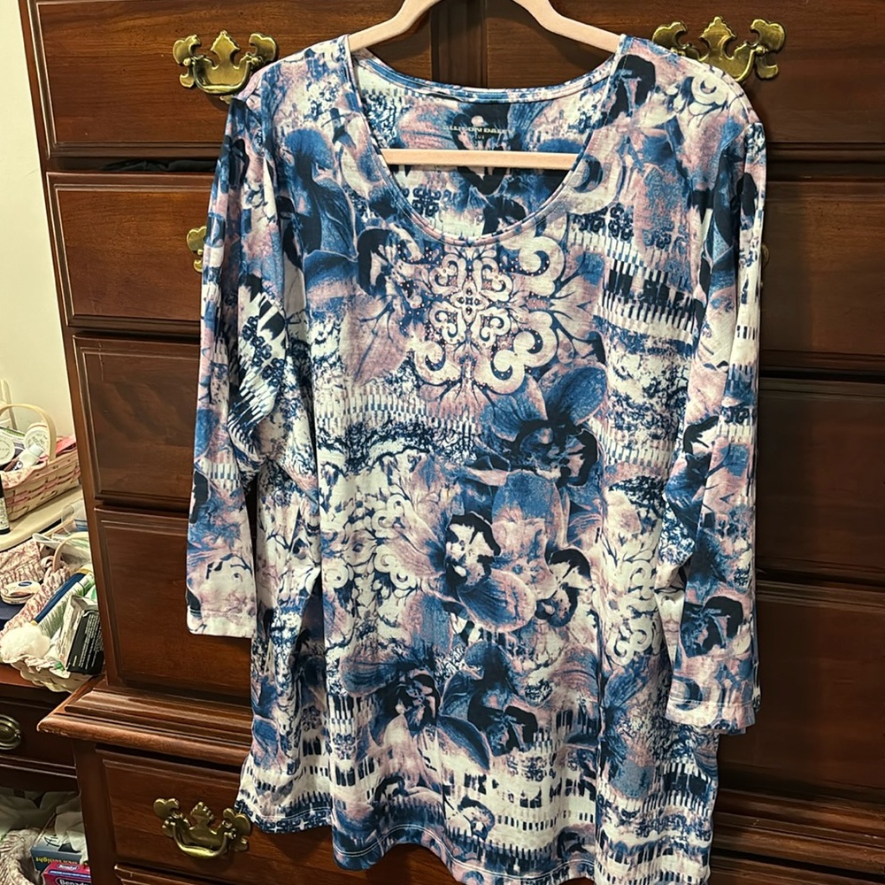 Plus 2X purple/blue/white multi blouse with purple beading NWOT